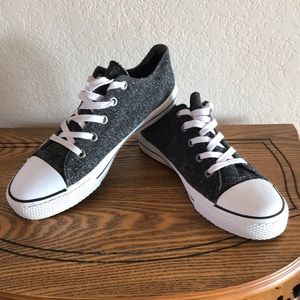 AirWalk Womens  177169 Size 9.5, Gray Fabric, Lace Up Casual Sneakers